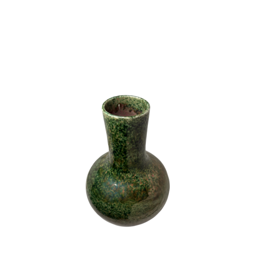 Ceramiczny zielony wazon z Chin o klasycznym kształcie na gładkim tle