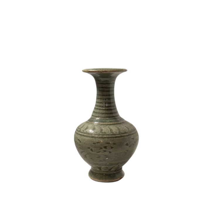 Ceramiczny wazon z Chin o wysokiej szyjce – widok z przodu na gładkim tle