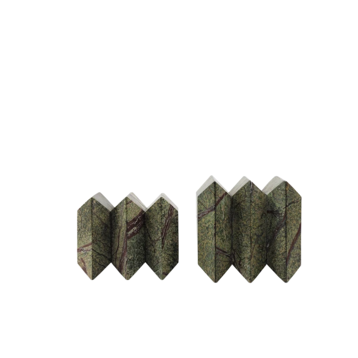 Nowoczesny element modułowy Modu Large w wersji GreenStone pokazany w ujęciu poziomym na białym tle